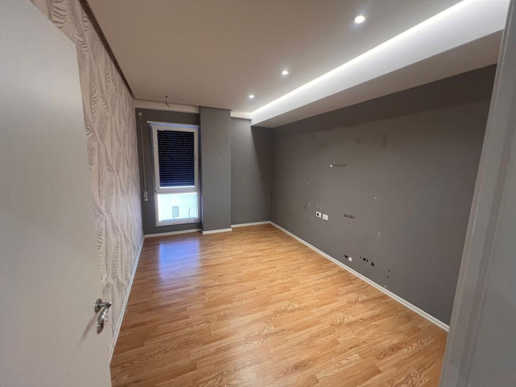 Ambient për Zyrë – Rruga e Dibrës