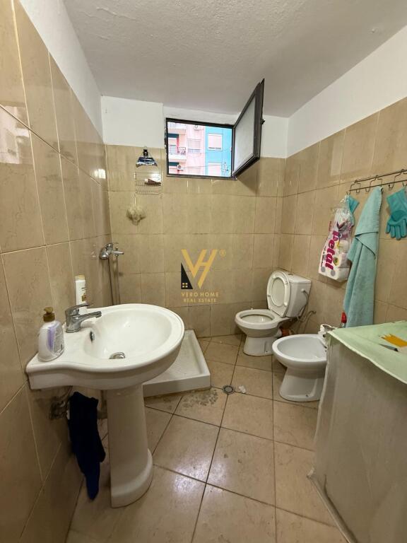 JEPET APARTAMENT 1+1+BLK ME QERA TE STACIONI TRENIT 40.000 LEKE