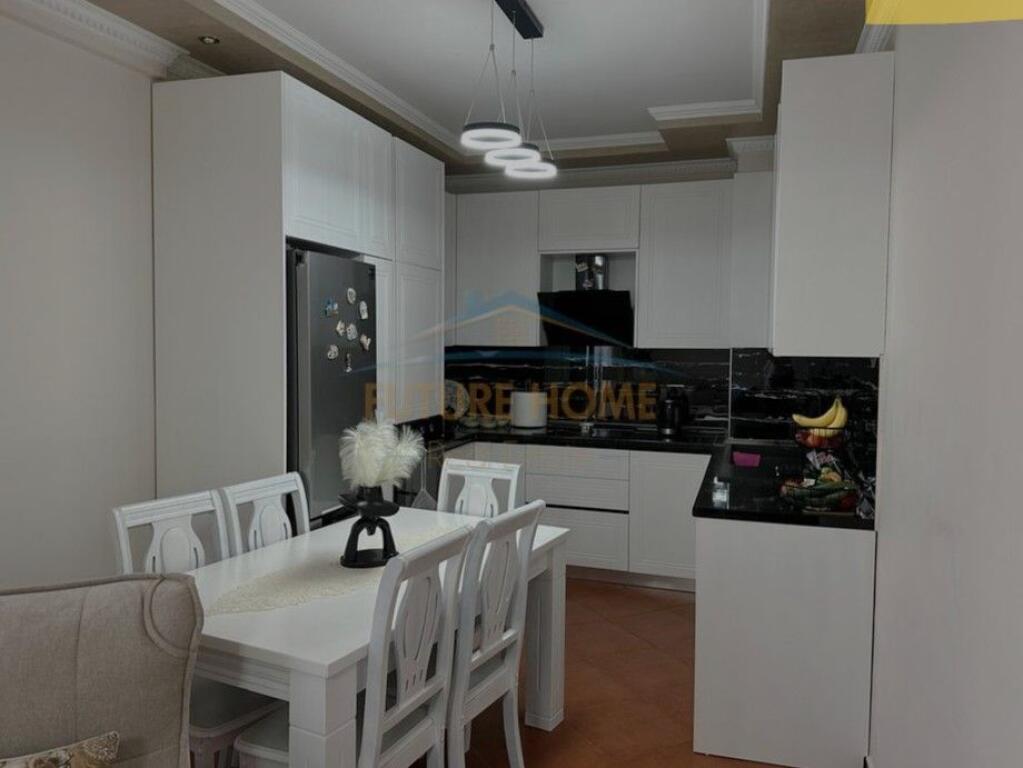 Shitet, Apartament 2+1+2 – Pallatet Romario, Astir