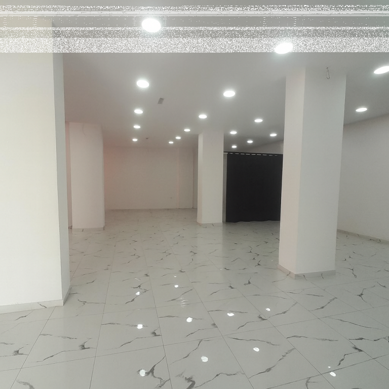 Locale Commerciale in Affitto su Strada Principale! Babrru Tirana!