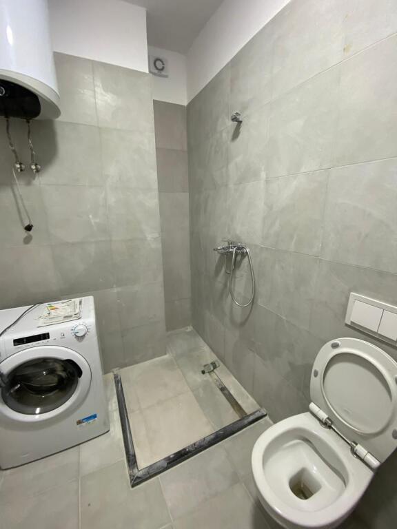 Japim me qera apart 2+1+2 me verande+parkim te Liqeni i Thate