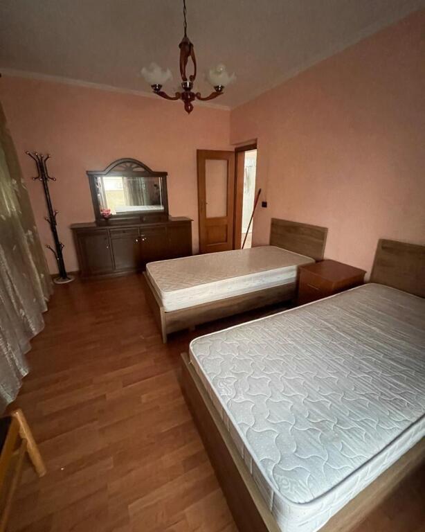 Jepet me Qira Apartament 2+1 te kafe Flora