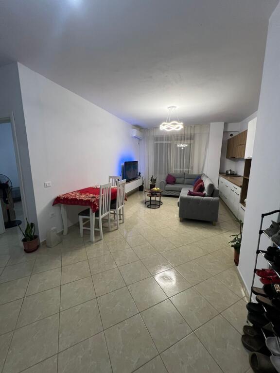 Shitet apartament 2+1+bllk —- 1100€/m2