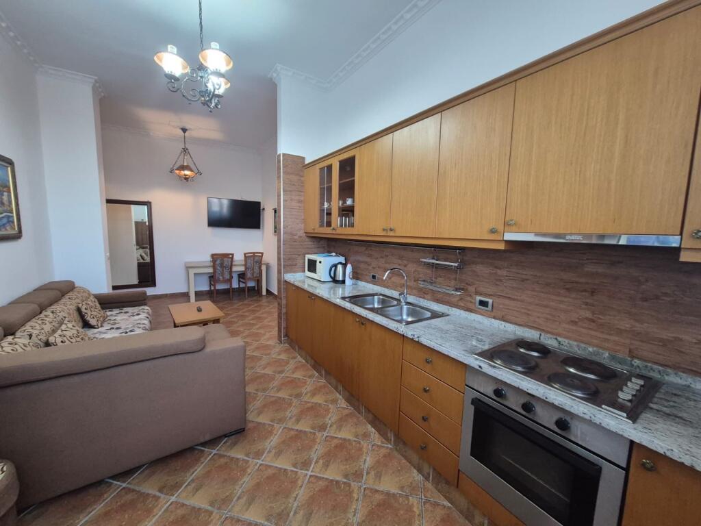 1+1,te blloku i ambasadave rruge e kavajes,cmimi 600 euro