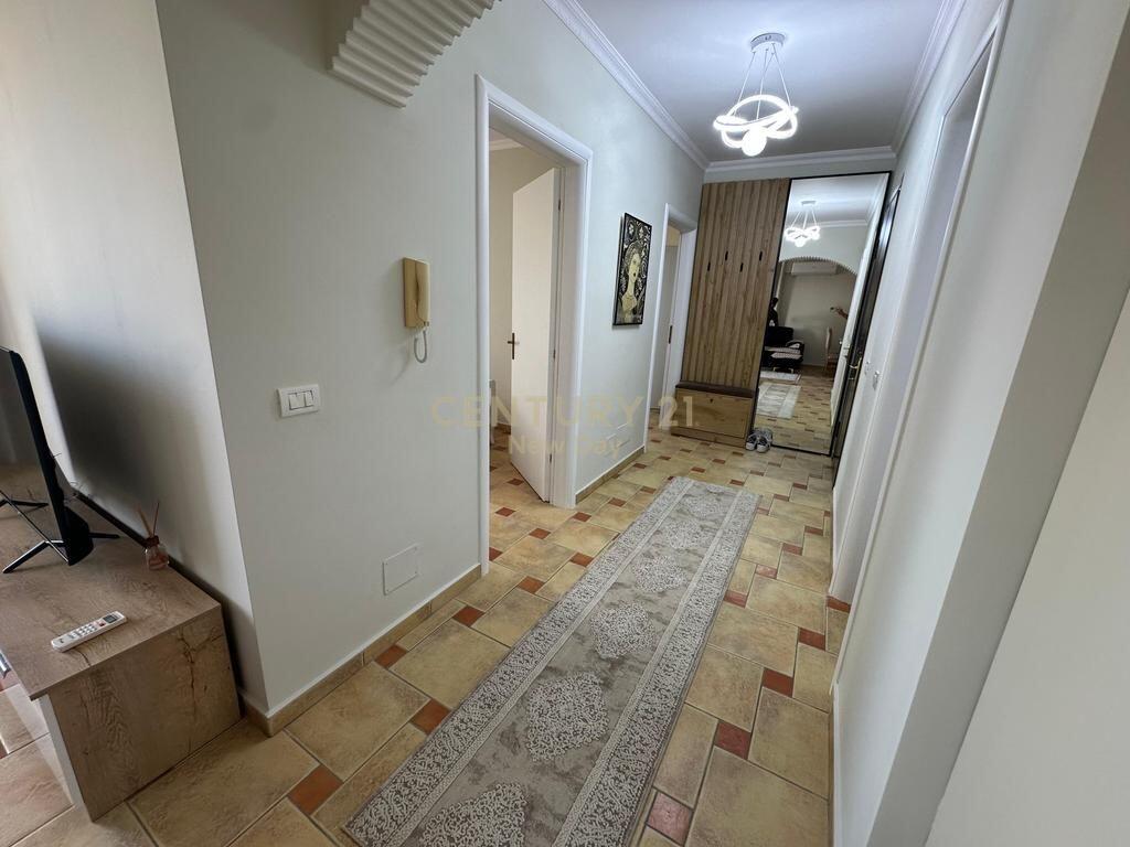 Jepet me Qira Apartament 2+1+2T në Plazh, Durrës - 500€ | 90 m²
