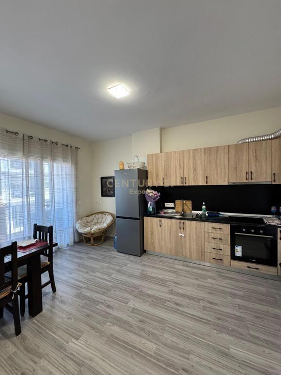 JEPET ME QERA APARTAMENT 2+1+2 NE MEDRESE 650 € /Muaj