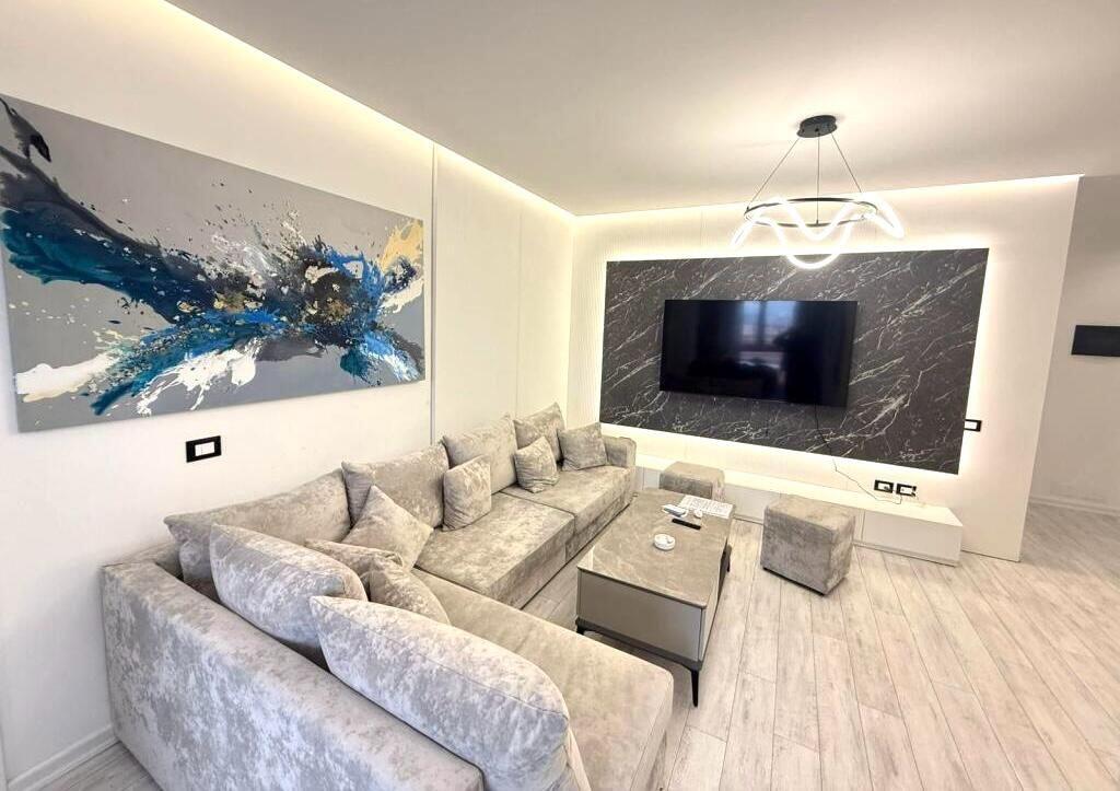 📌 Jepet apartment 3+1+3 poste parkimi me qira te Kompleksi Delijorgji
