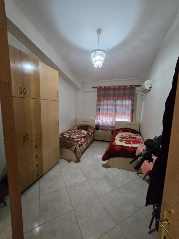 Jepet me qera apartament 1+1 ,Rruga e Teleferikut/Fresk!
