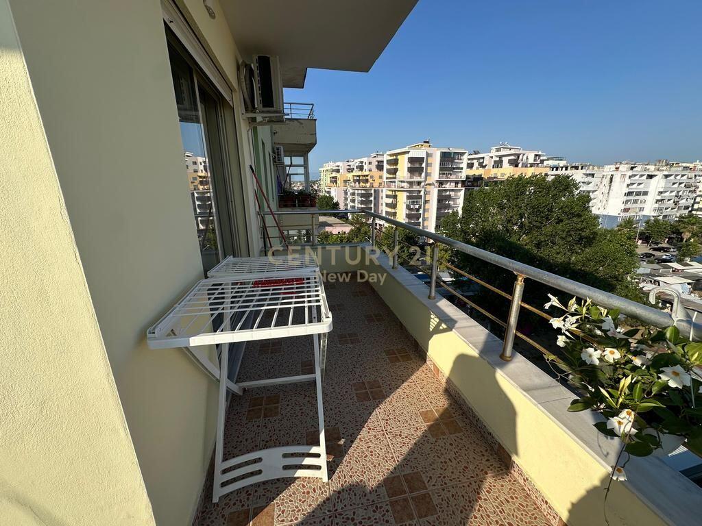 Jepet me Qira Apartament 2+1+2T në Plazh, Durrës - 500€ | 90 m²