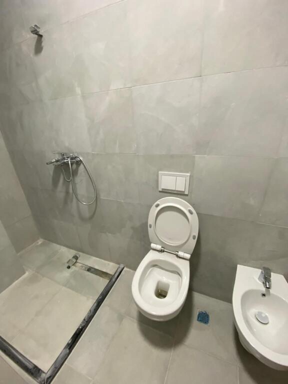 Japim me qera apart 2+1+2 me verande+parkim te Liqeni i Thate