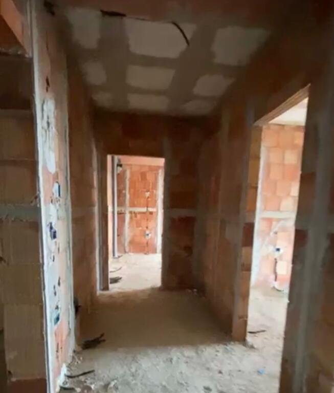 Shitet 2+1 Kamez okazion tek Ulliri