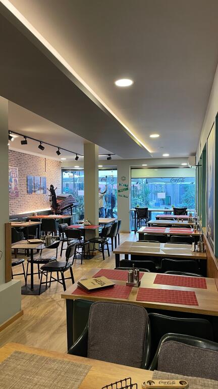 Locale commerciale in Rruga e Kavajes molto vicino al centro