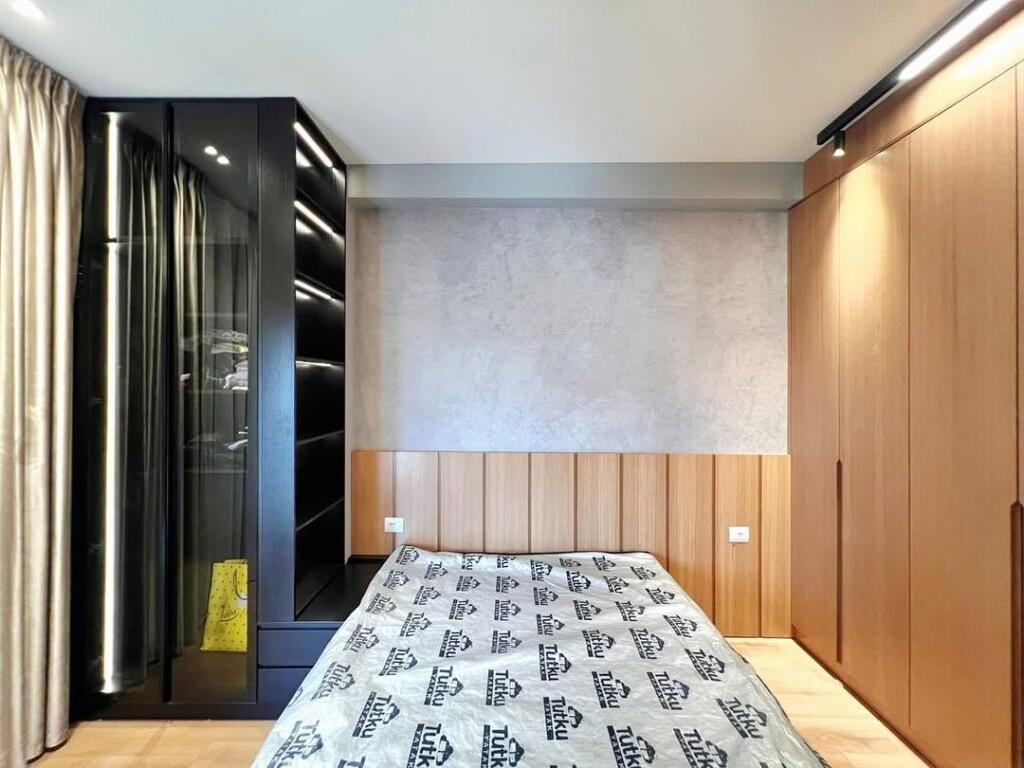 ACCANTO ALLA STRADA DI KAVAJË, Ospedale Americano 3