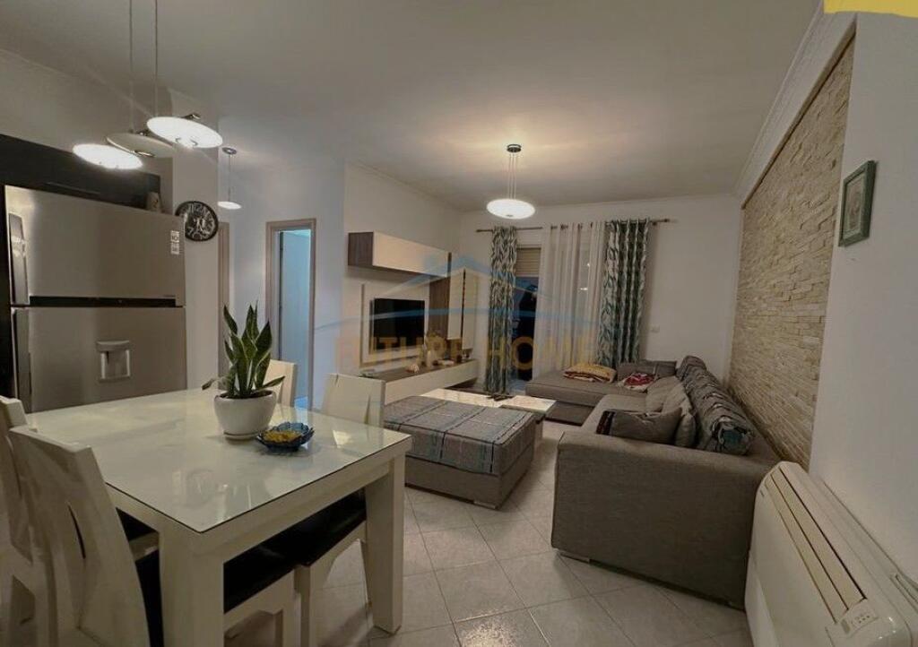 Shitet, Apartament 2+1 – Fresk