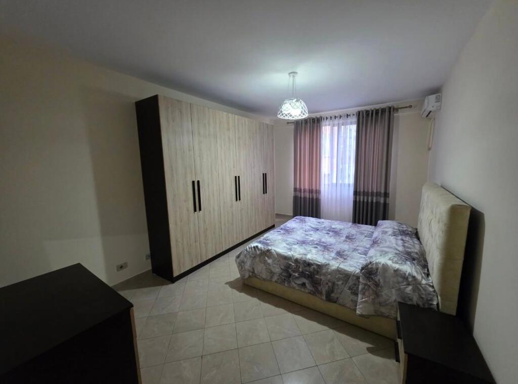 Apartament 3+1 me qira prane Rruges se Elbasanit!