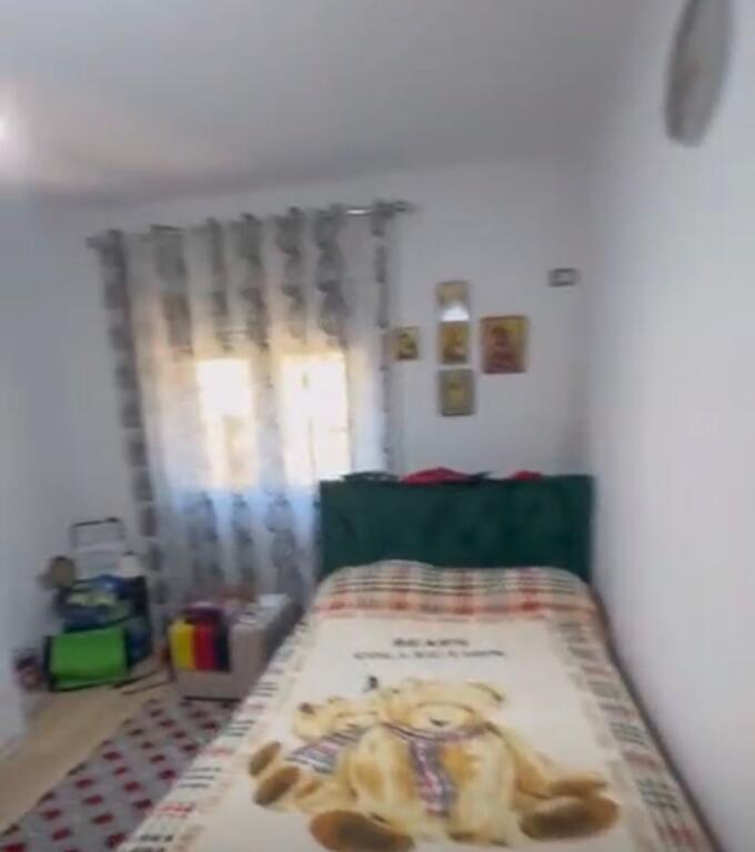 Apartament 2+1 per shitje ne Kombiant!