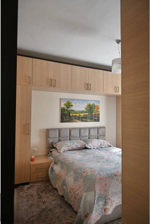 Apartament 2+1 me Qira në Unazën e Vogël, përballë Kompleksit Delijorgji 700 € /Muaj