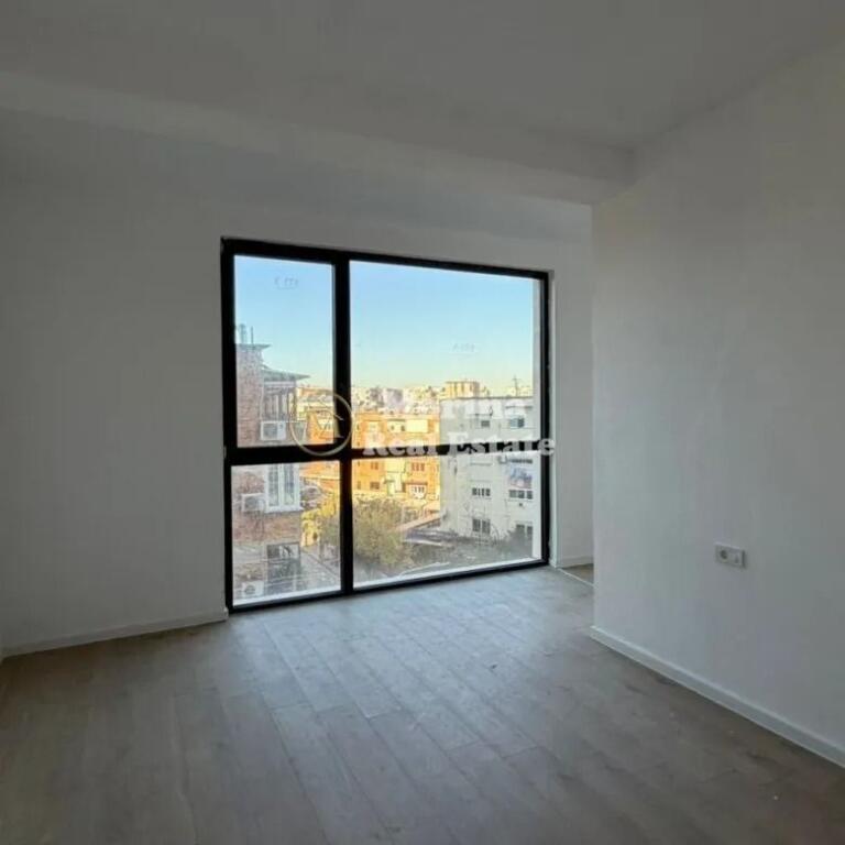 Rent | Business Premises | Mine Peza Street | 1500 €/month