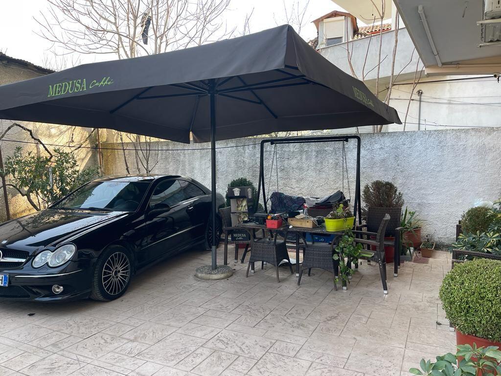 Vilë në shitje 2-kateshe midis rruges se Kavajes dhe Bulevardit Gjergj Fishta 400.000 euro