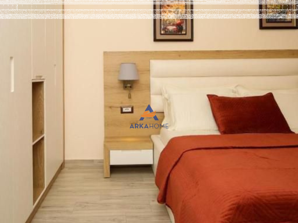 JEPET HOTEL ME QERA 2400M2 "VLORE PRANE QENDRES LUNGO MARE" 60000 EURO/VIT