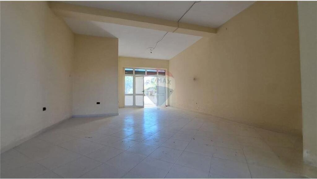 Dyqane per Shitje, Lungomare, Vlorë