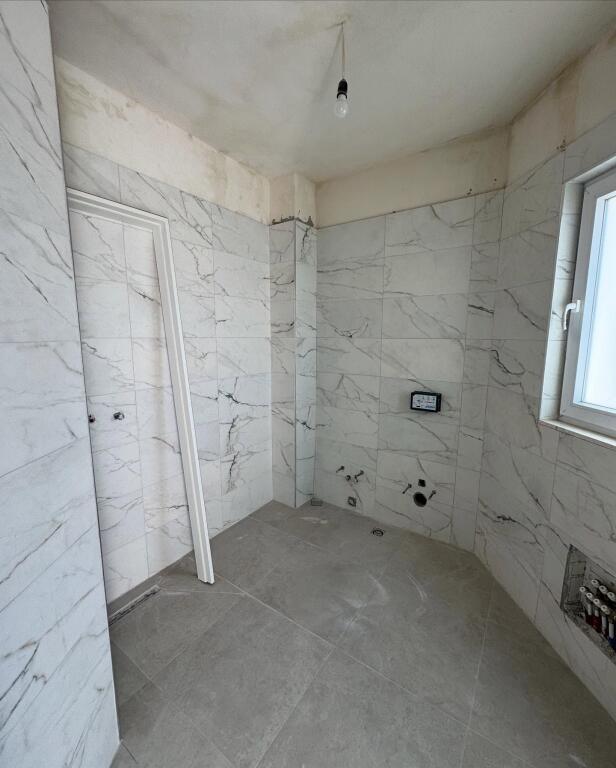 💥Okazion apartament 2+1+2 tualete dhe 3 ballkone qender, Kavaje💥