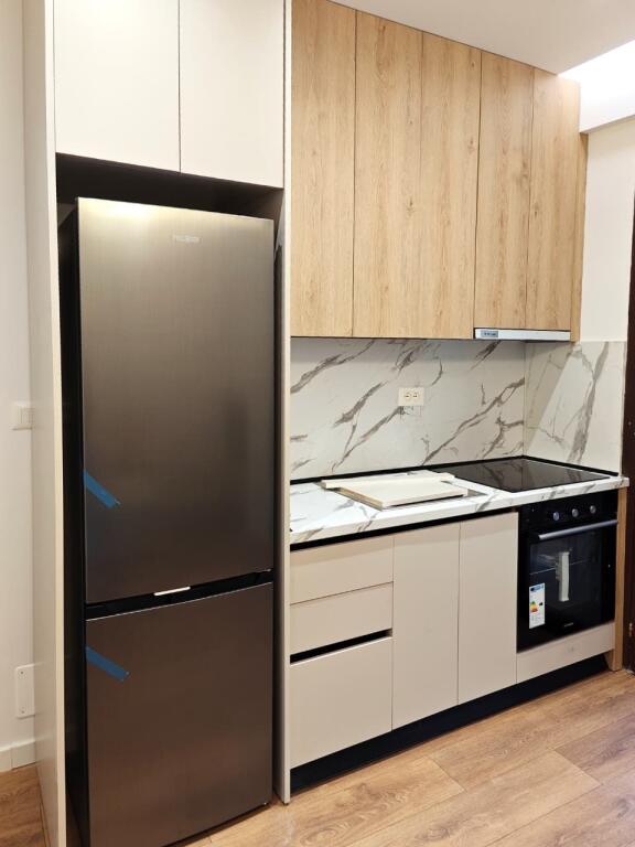 Appartamento 1+1 in vendita a Komuna e Parisit