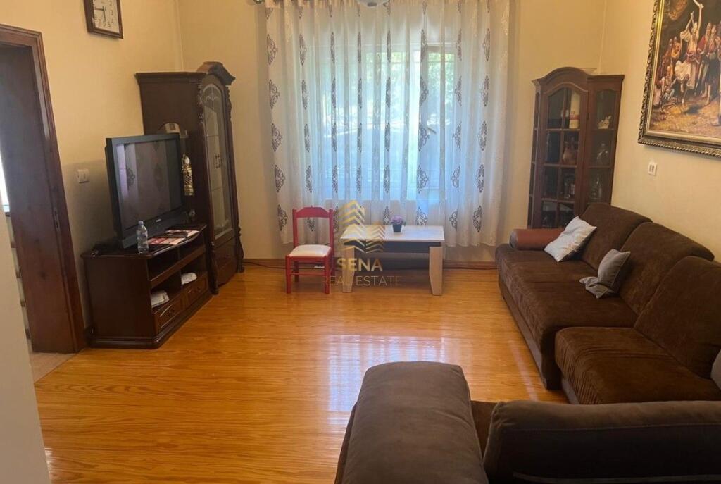 Qira, Hyrje Private, 1+1+Kuzhine e Vecuar, Laprake, 350 Euro/muaj