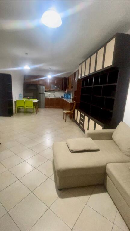 Qira Apartament 2+1, pallati EkoMarket, Yzberisht
