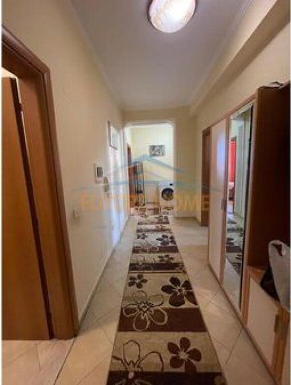 Shitet, Apartament 3+1+2, Porcelan, mbrapa Universitetit UET, Tiranë.