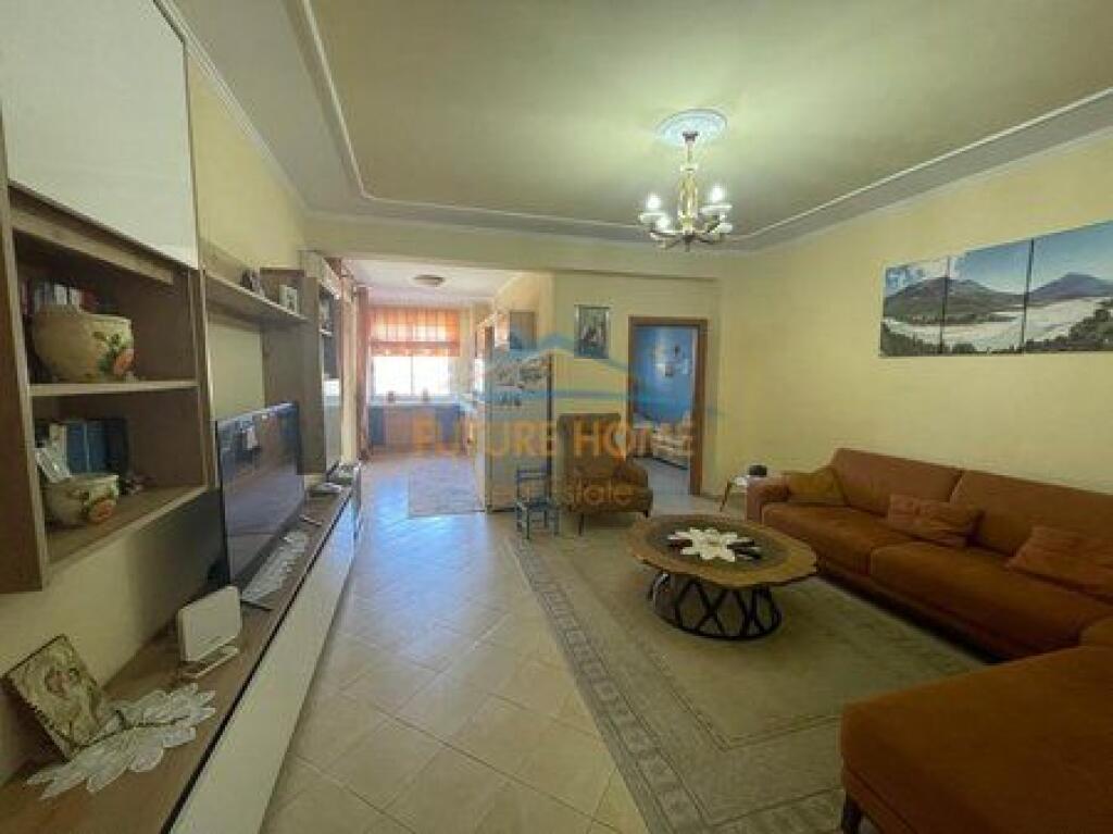 Shitet, Apartament 3+1+2, Porcelan, mbrapa Universitetit UET, Tiranë.