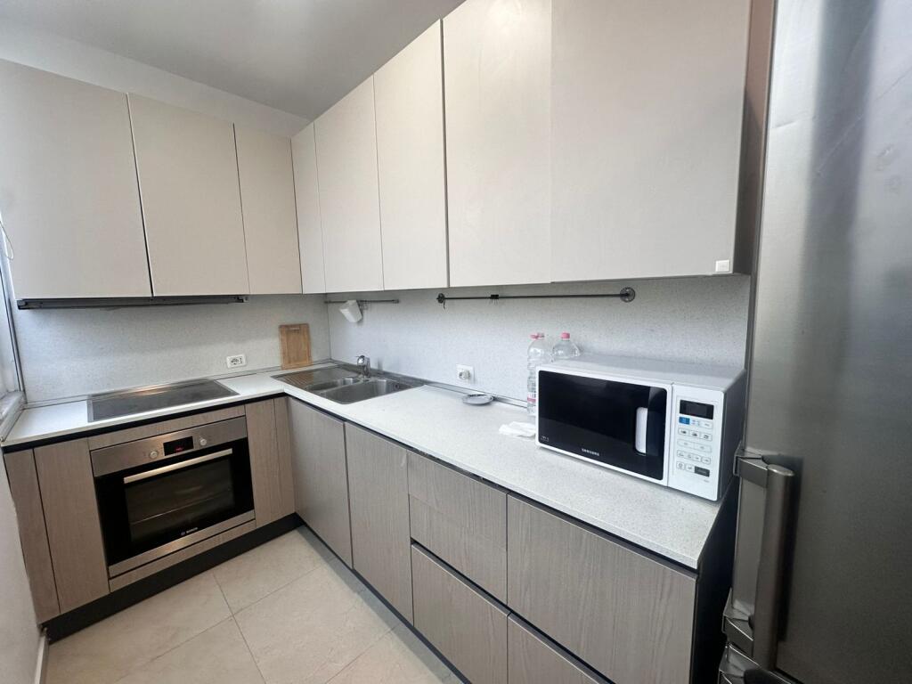 Apartament 3+1+2 me qira Pazari i Ri