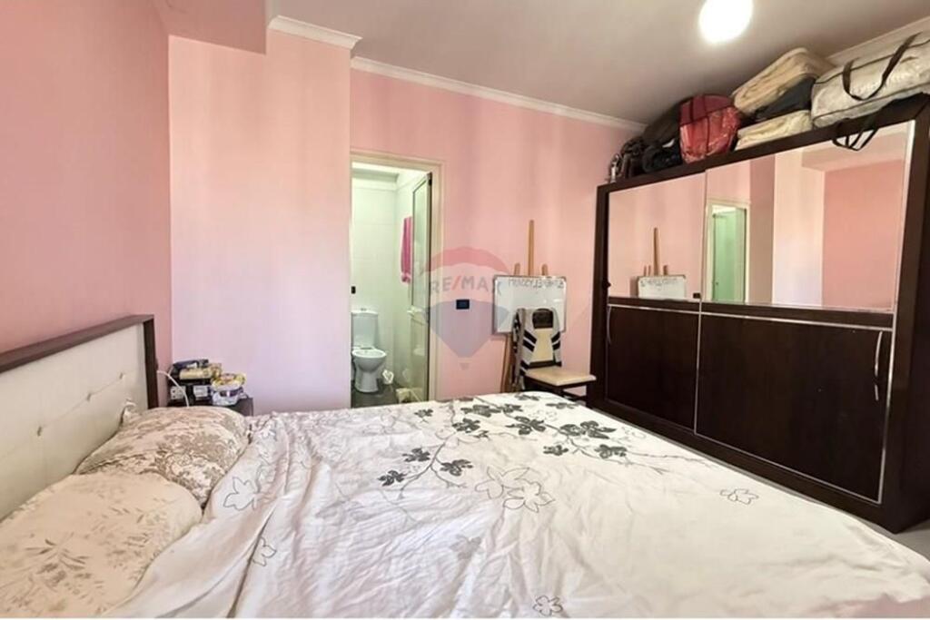 Apartament 2+1 per shitje prane Unazes se Re Astir !