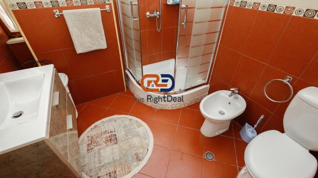 Ne Qender, Jepet Me Qira Super Apartament 3+1+2, Me Pamje Nga Sheshi Skenderbej !!