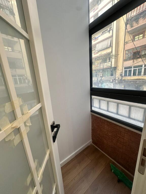 Shitet apartsment 1+1 tek komuna e Parisit