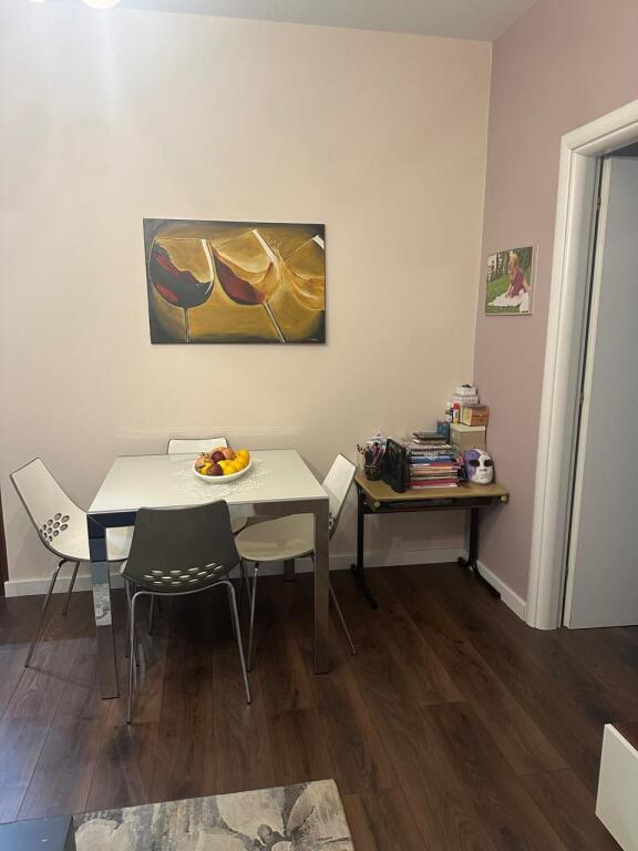 Jepet me qera 1+1 mobiluar ashensor 649 eu liqeni that