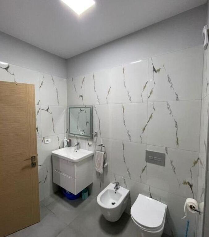 Jepet me qera apartament 1+1 te Ish Tregu Elektrik