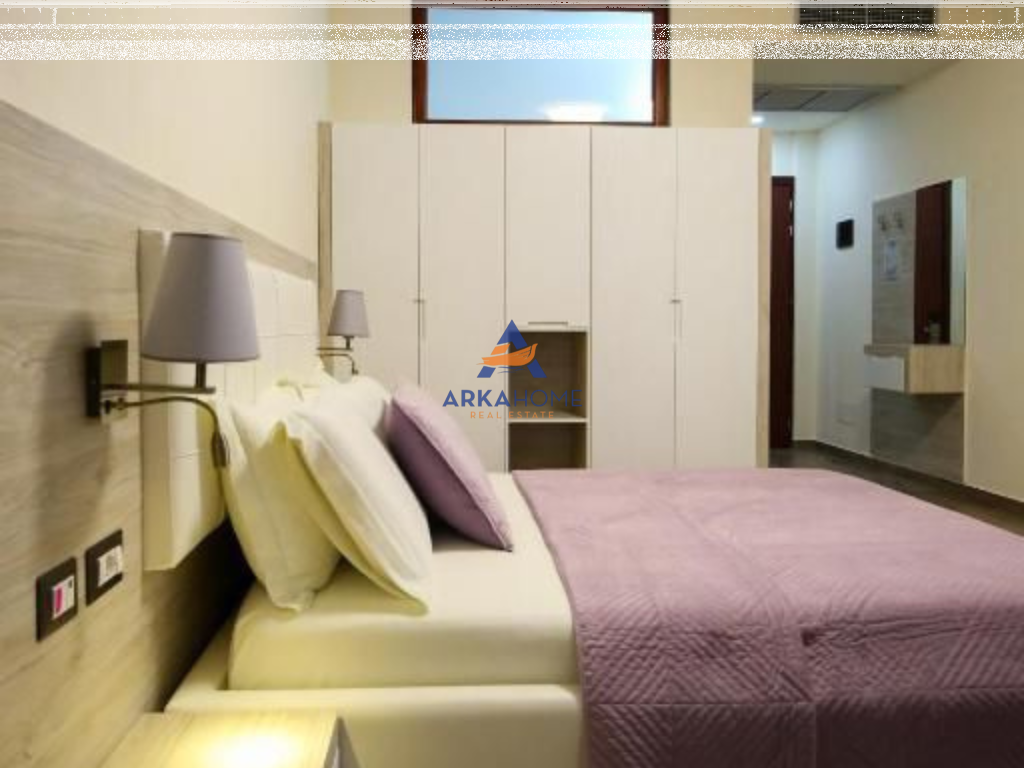 JEPET HOTEL ME QERA 2400M2 "VLORE PRANE QENDRES LUNGO MARE" 60000 EURO/VIT