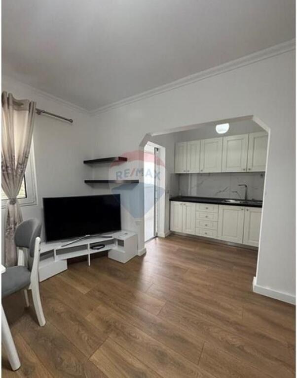 Shitet Apartament 2+1 tek Oxhaku