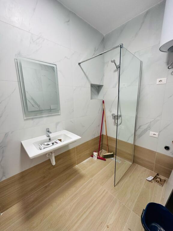 Jepet Me Qera Apartament 2+1+2 Tualete + 1 Ballkon