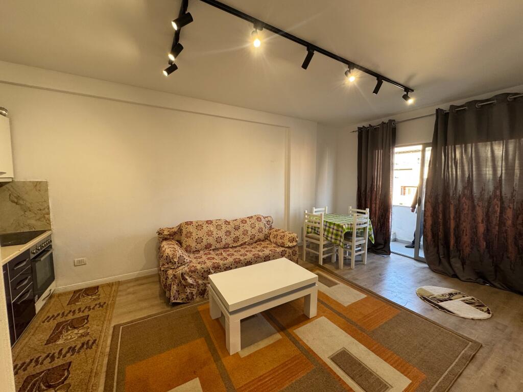 Appartamento 1+1 ad Astir a Nela 5   6° piano palazzo nuovo con ascensore  Arredato  Prezzo 450€