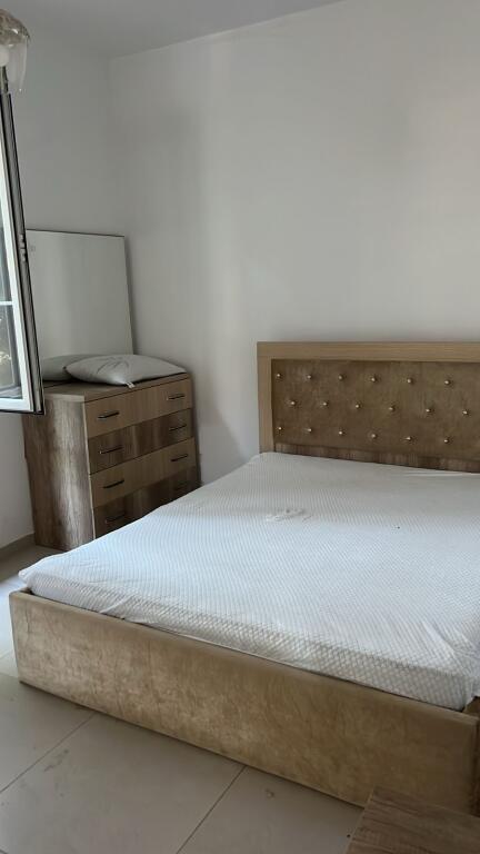 📍 Jepet me Qera Super Hyrje Private Poshtë Spitalit Amerikan 2 afer Spitaleve QSUT