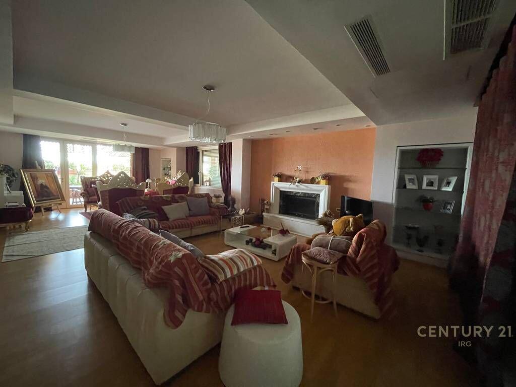 Penthouse panoramik 565 m2 ne Mbikalimin e Komunes se Parisit