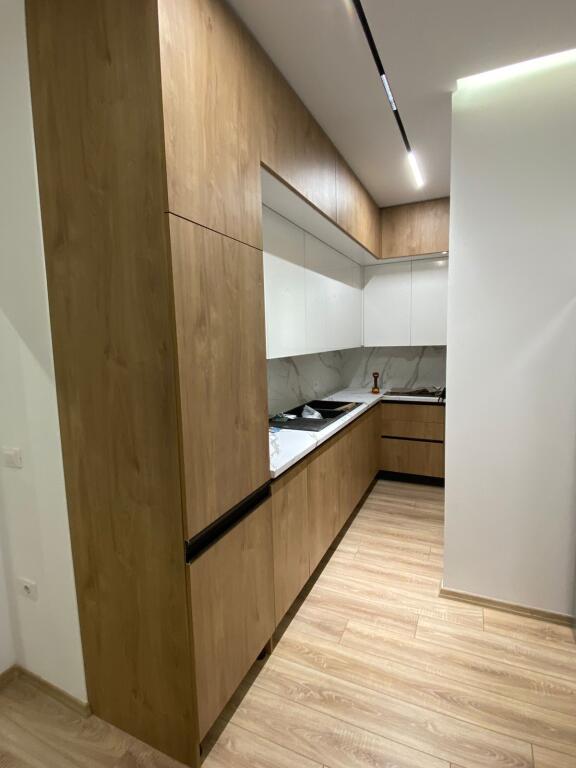 IN AFFITTO 2+1 A KOMUNA PALLAT I RI