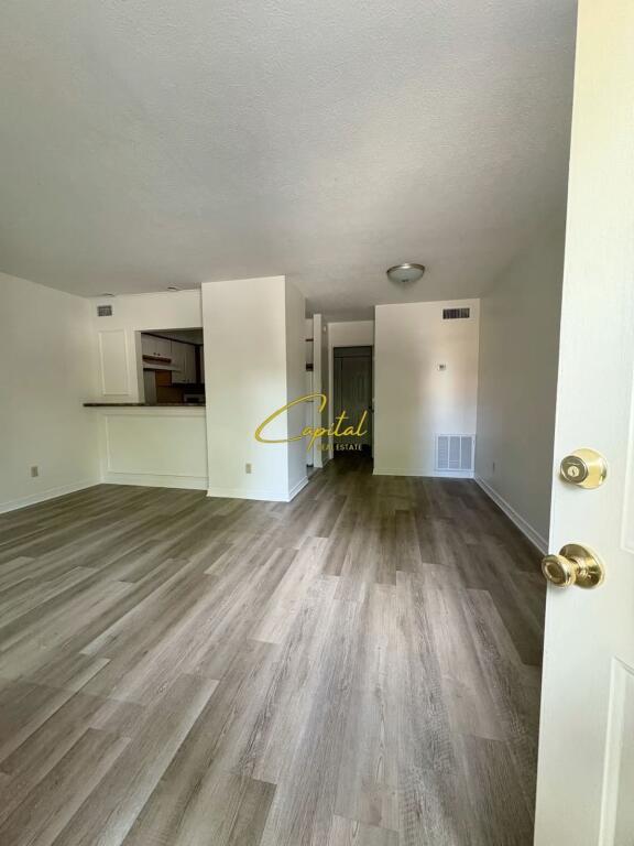 ZYRE ME QERA 75 M2 RRUGA MINE PEZA 1000 EURO