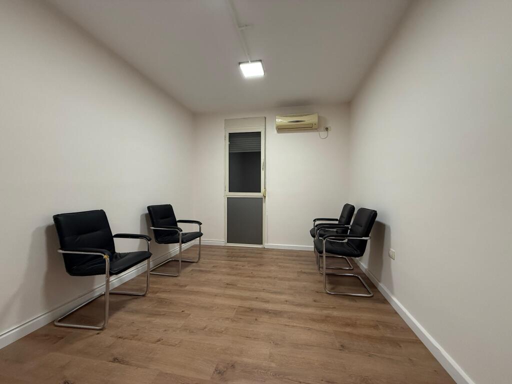 🏢 Ambjent me qira – Rruga e Kavajës, pranë qendrës.