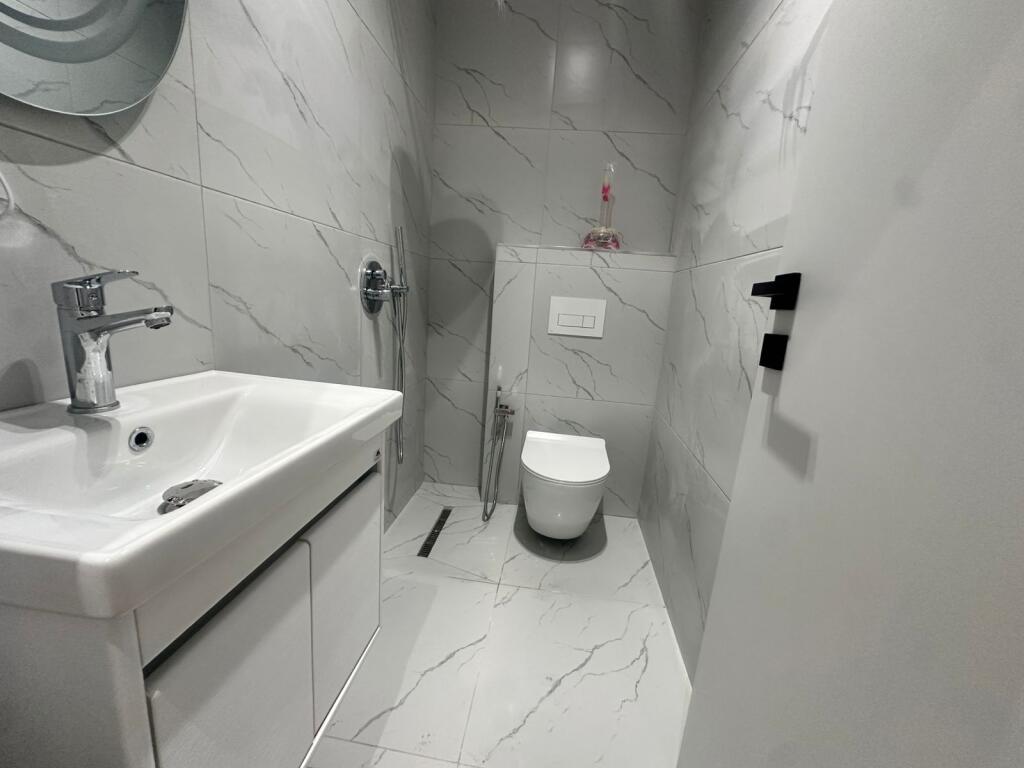 TE KOMUNA E PARISIT PER SHITJE