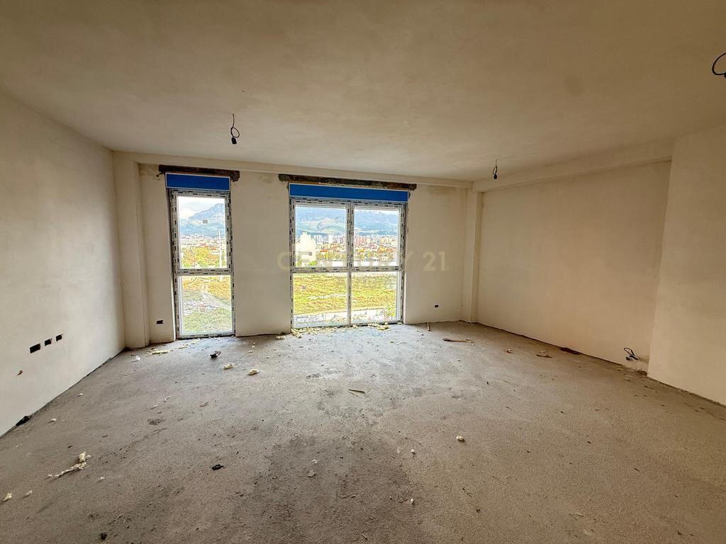 Apartament 3+1+2 per shitje tek Bulevardi i Ri