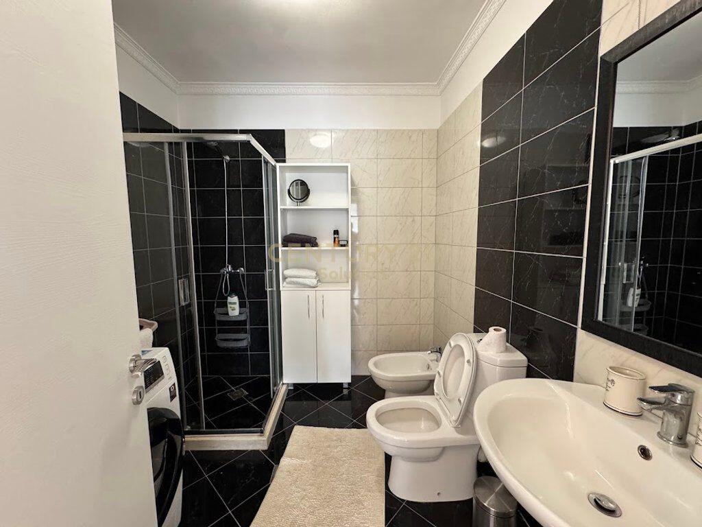 APARTAMENT 2+1 + 2 POSTE PARKIMI ME QIRA PRANË SYRI TV