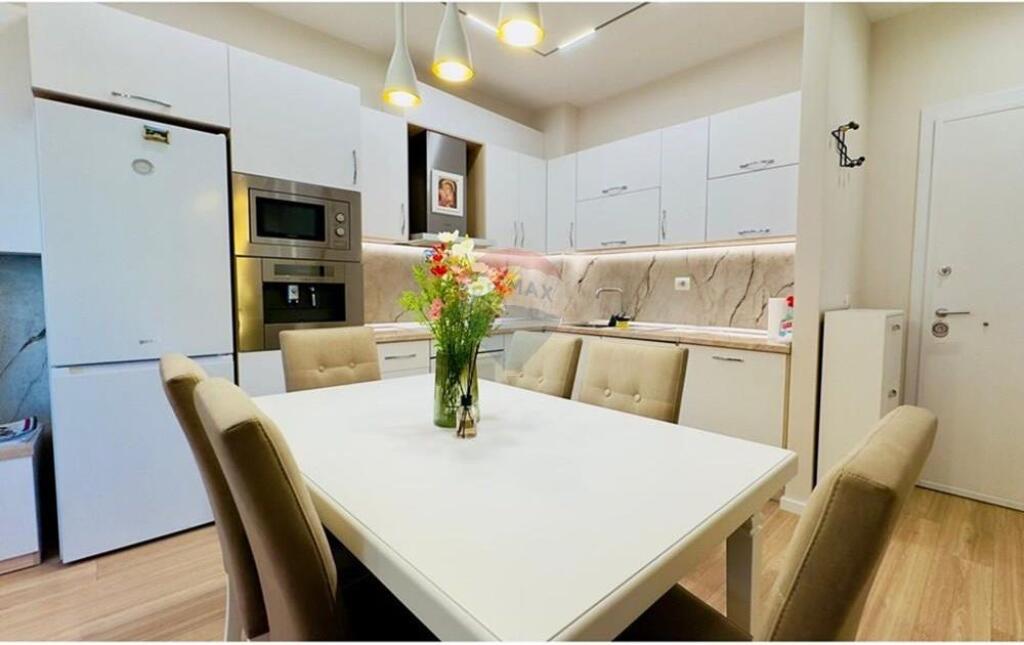 Appartamento 2+1+2+P in vendita a Bulevardi Ri